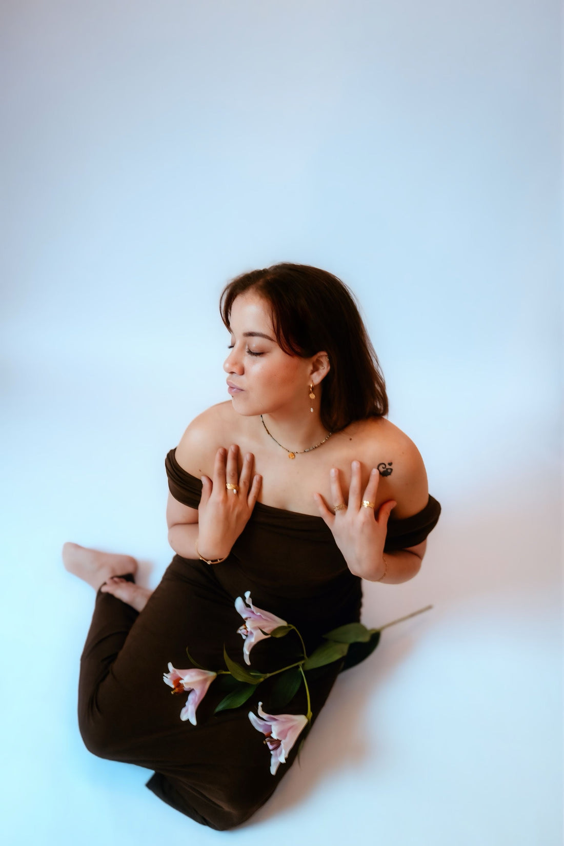 La beauté des détails : pourquoi un bijou subtil fait toute la différence.